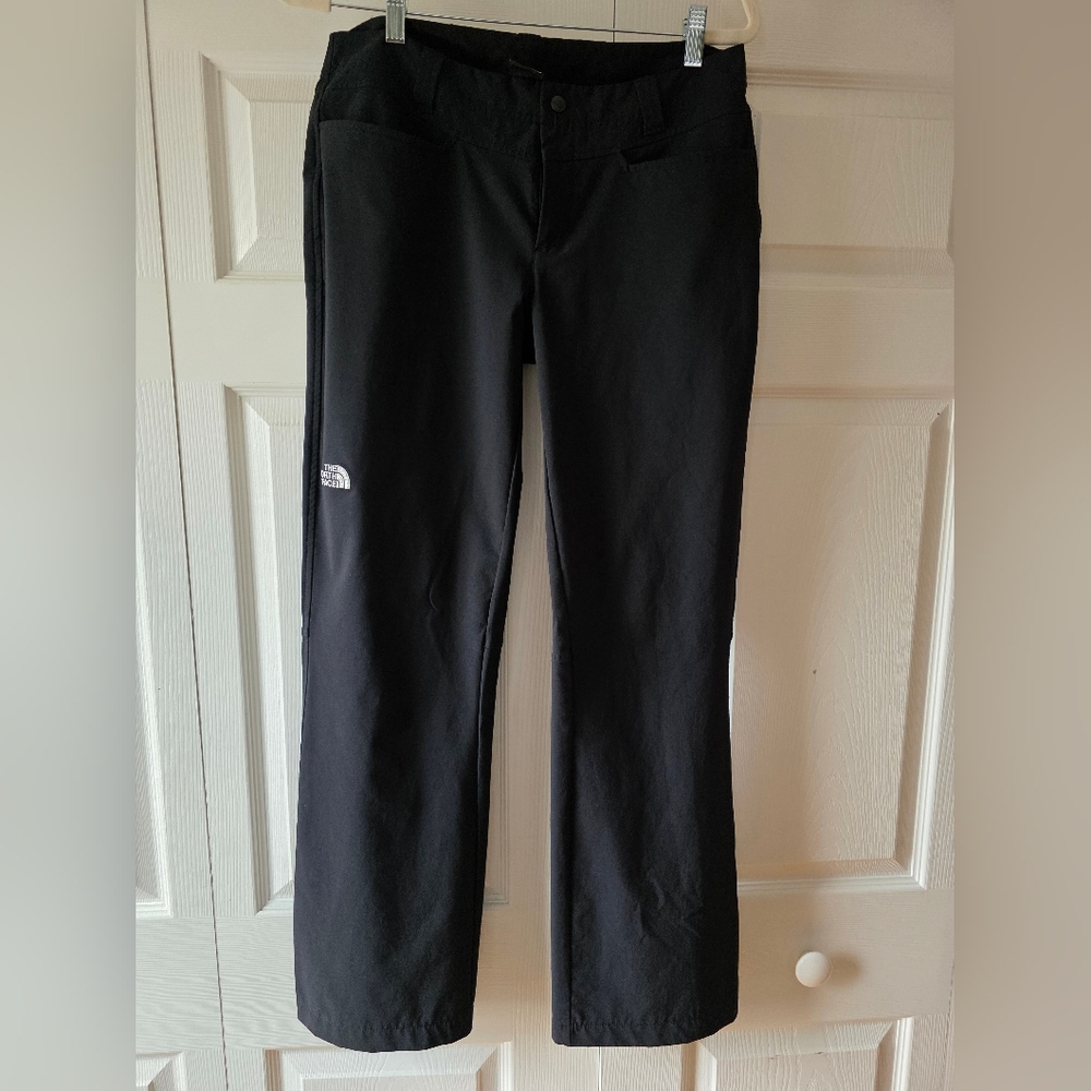The North Face Women's Black Straight-Leg Joggers